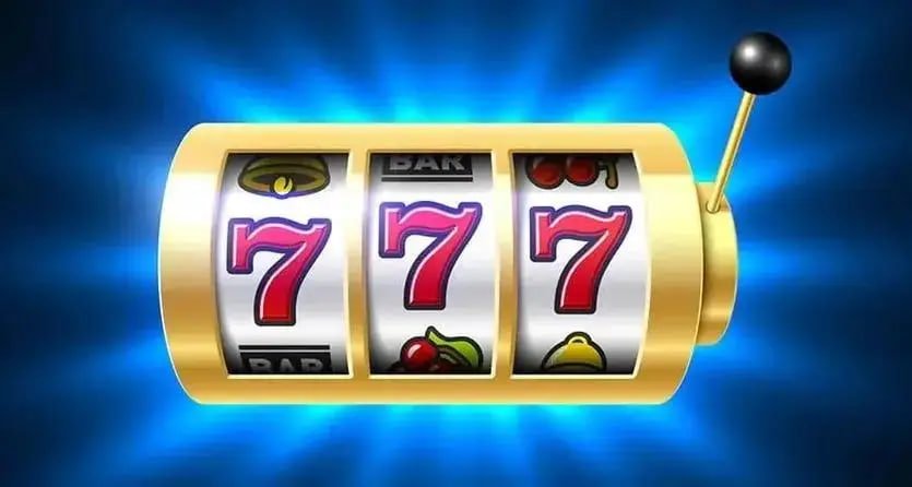 Fitur cascade atau avalanche dalam Reactoonz menunjukkan simbol jatuh